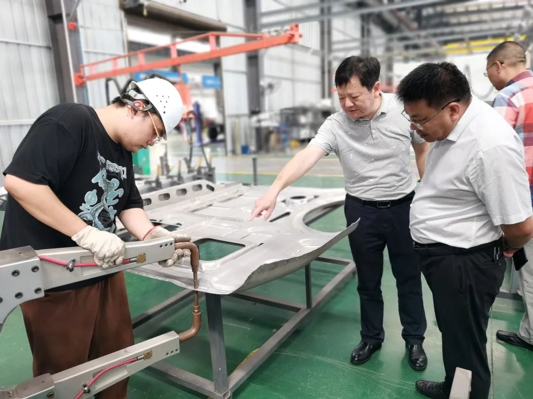 邵东市人大常委会党组书记杨肇晖一行调研霞客乐汽车